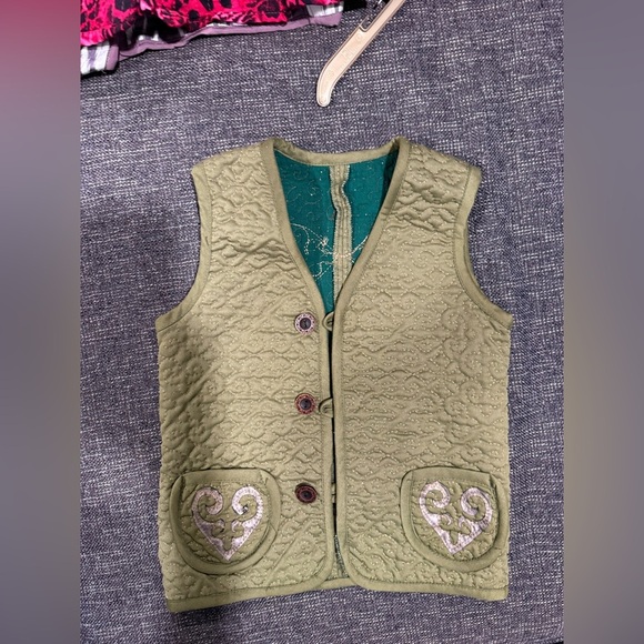 Toddler Green Quilted Vest with Heart Pockets - Picture 3 of 6